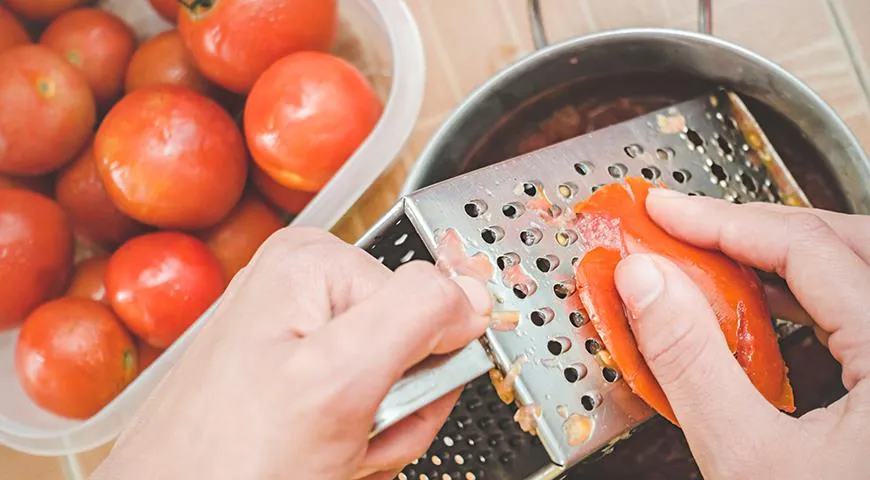 Karjasepirukale on parem lisada tomatipasta asemel püreestatud tomateid.