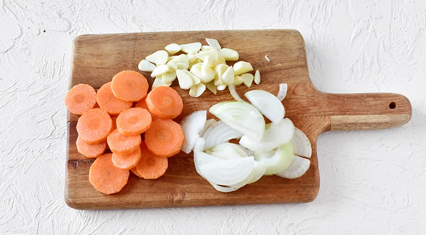 Tomatite, porgandite ja sibulate salat talveks