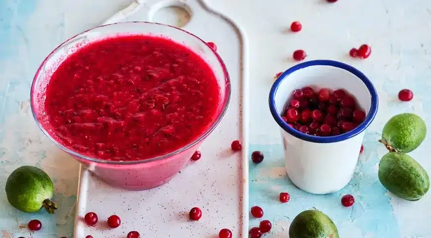 Feijoa püreestatud jõhvikate ja suhkruga